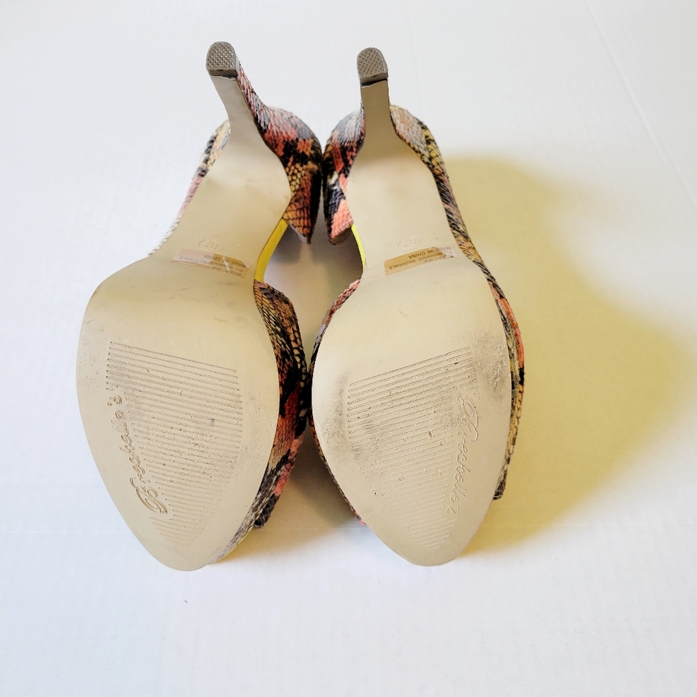 Breckelle's Snake Print Platform Heels - Picture 5 of 8